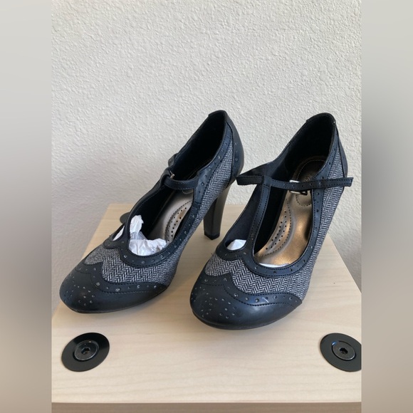 Dexflex Comfort Black and Herringbone Women's Pumps/Heels - Picture 3 of 11